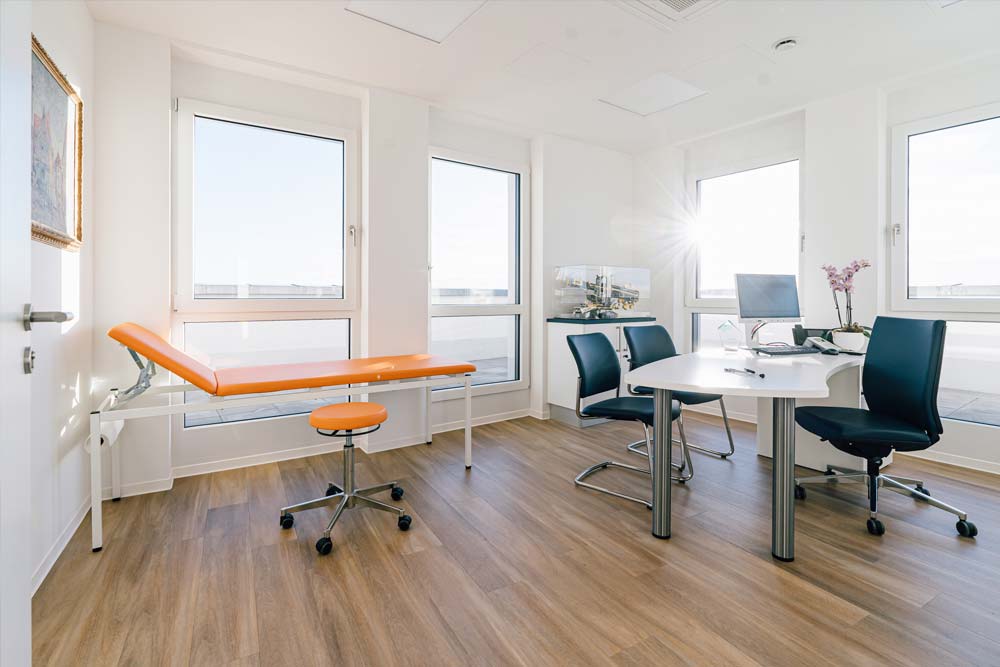 Praxis für Neurologie, Psychiatrie & Familienberatung Gernsheim - Dr. Bach - Behandlungszimmer